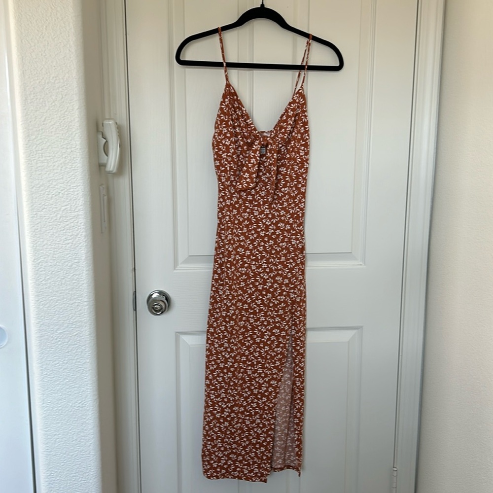 Misty Rose Floral Fitted Midi Dress